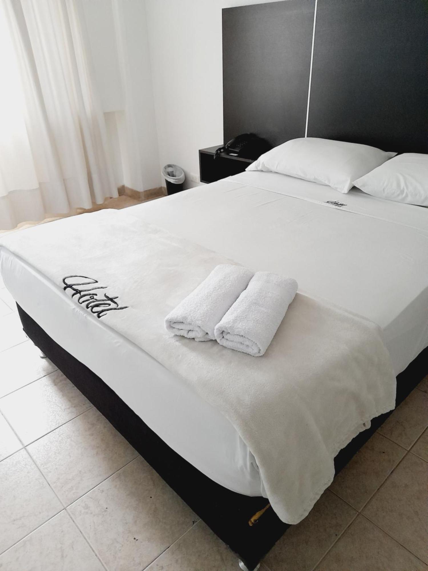 מדיין Hotel Saint John מראה חיצוני תמונה