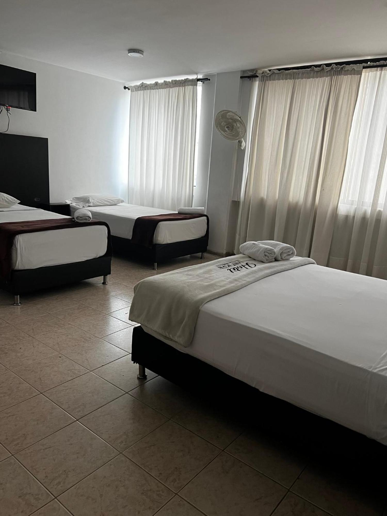 מדיין Hotel Saint John מראה חיצוני תמונה